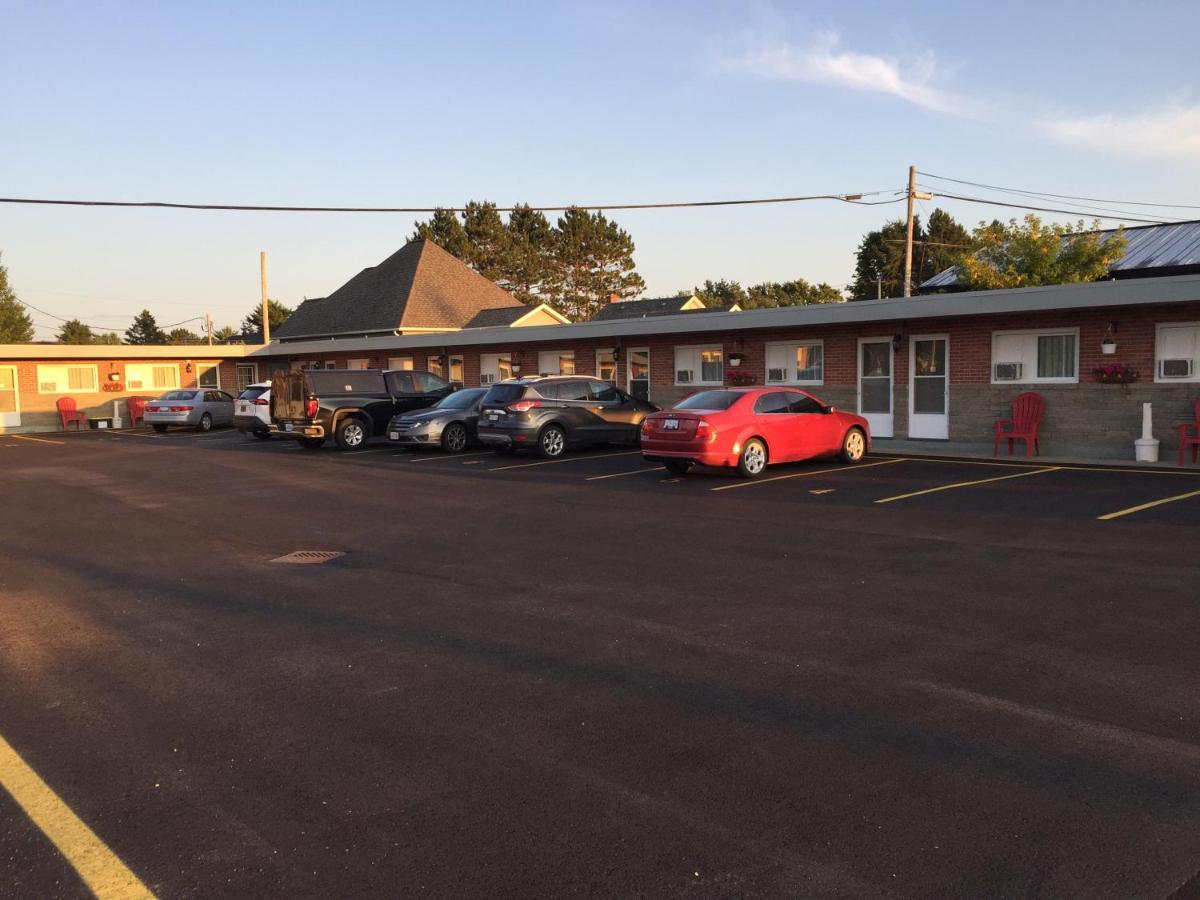 Trunk Road Motel Sault Ste. Marie Buitenkant foto